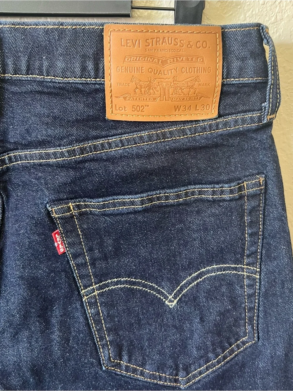 LEVI’S Premium 502 Dark Wash Blue Jeans Slim Fit Tapered Leg Mens 33X29 Big E